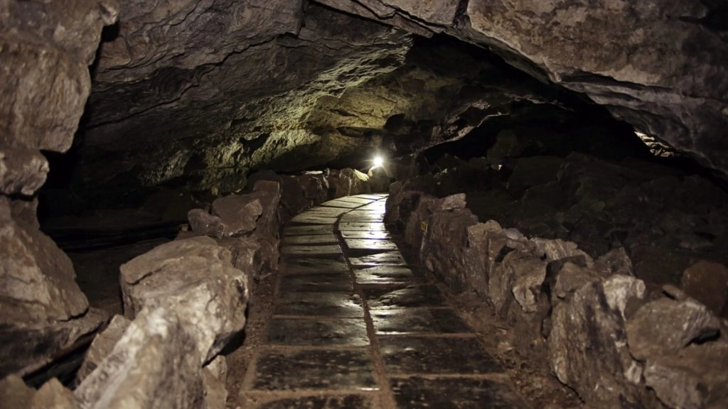 Ailwee Cave near the Lady Gregory Hotel