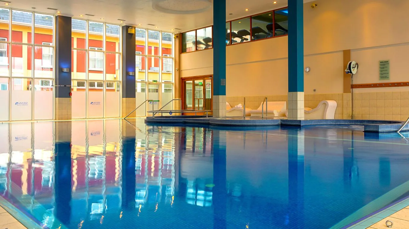 lady-gregory-hotel-pool